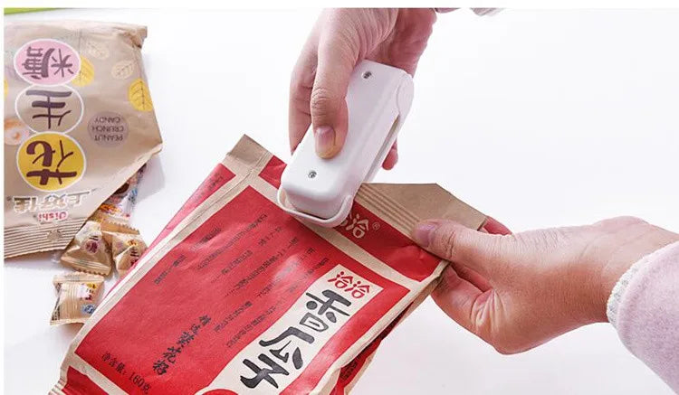 Mini Handheld Heat Sealer – Portable Food Bag Resealer for Airtight Storage (Battery Powered)