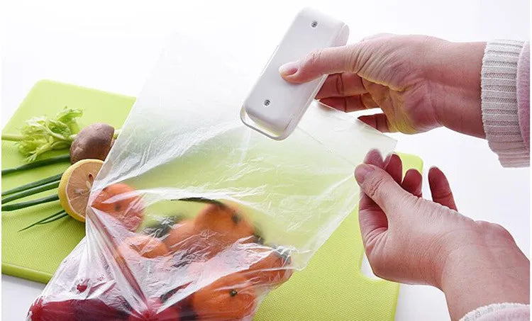 Mini Handheld Heat Sealer – Portable Food Bag Resealer for Airtight Storage (Battery Powered)