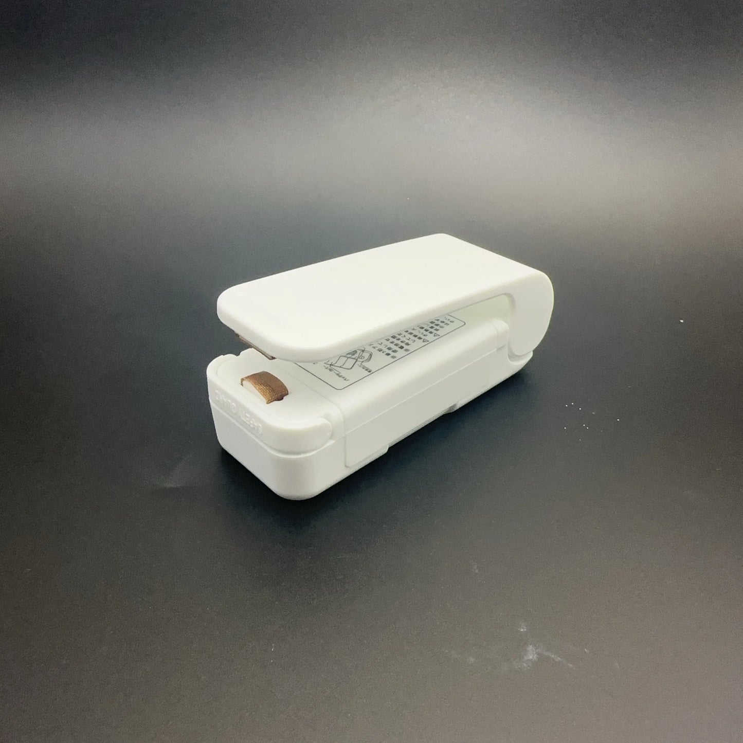 Mini Handheld Heat Sealer – Portable Food Bag Resealer for Airtight Storage (Battery Powered)