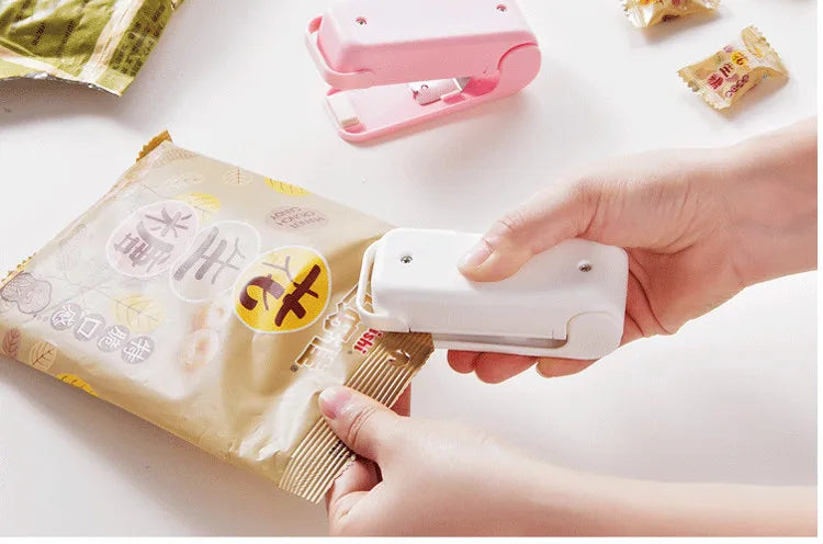 Mini Handheld Heat Sealer – Portable Food Bag Resealer for Airtight Storage (Battery Powered)